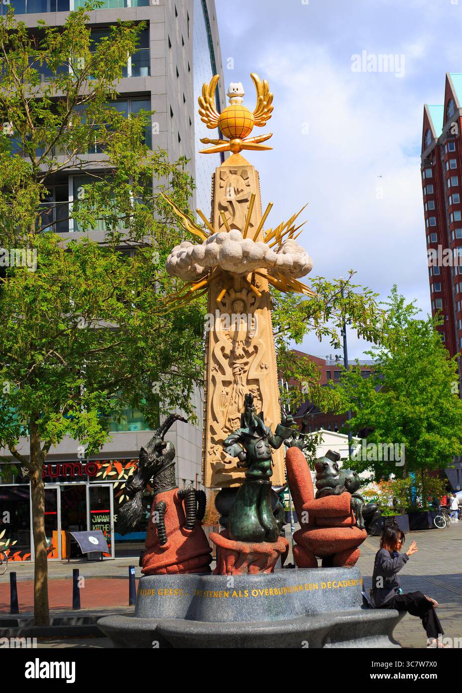 Rotterdam, Paesi Bassi, 16-07-25 . Creato come tributo al fumettista olandese Marten Toonder, il Monumento a Toonder è una stravagante commemorazione Foto Stock