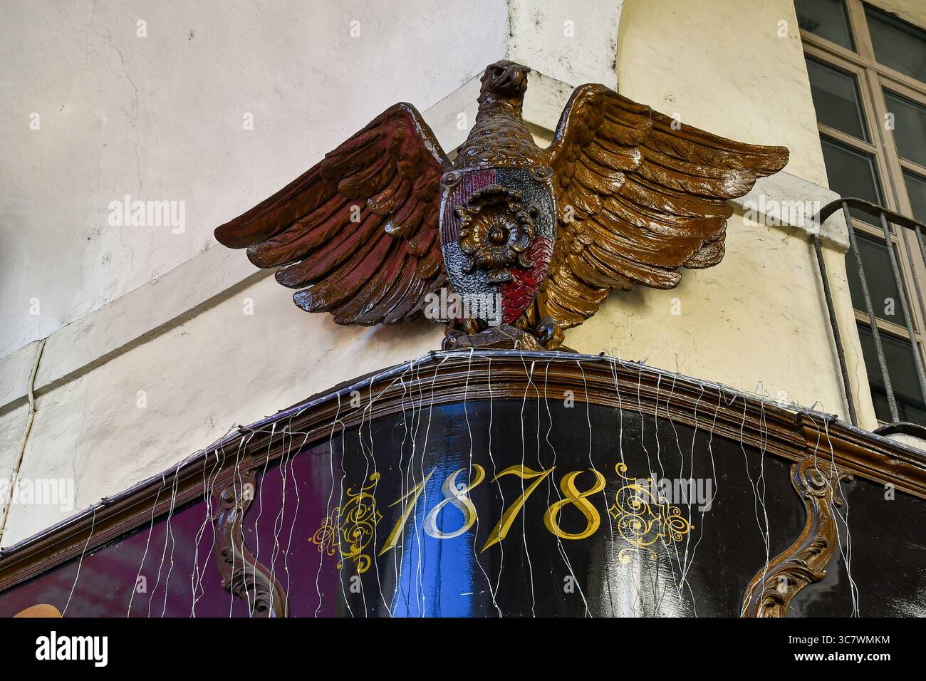 Caffè Vittorio Veneto insegna antica, caffè storico aperto nel 1878 in Piazza Vittorio Veneto, una delle piazze più grandi d'Europa, Torino, Piemonte, È UN'antica caffetteria Foto Stock