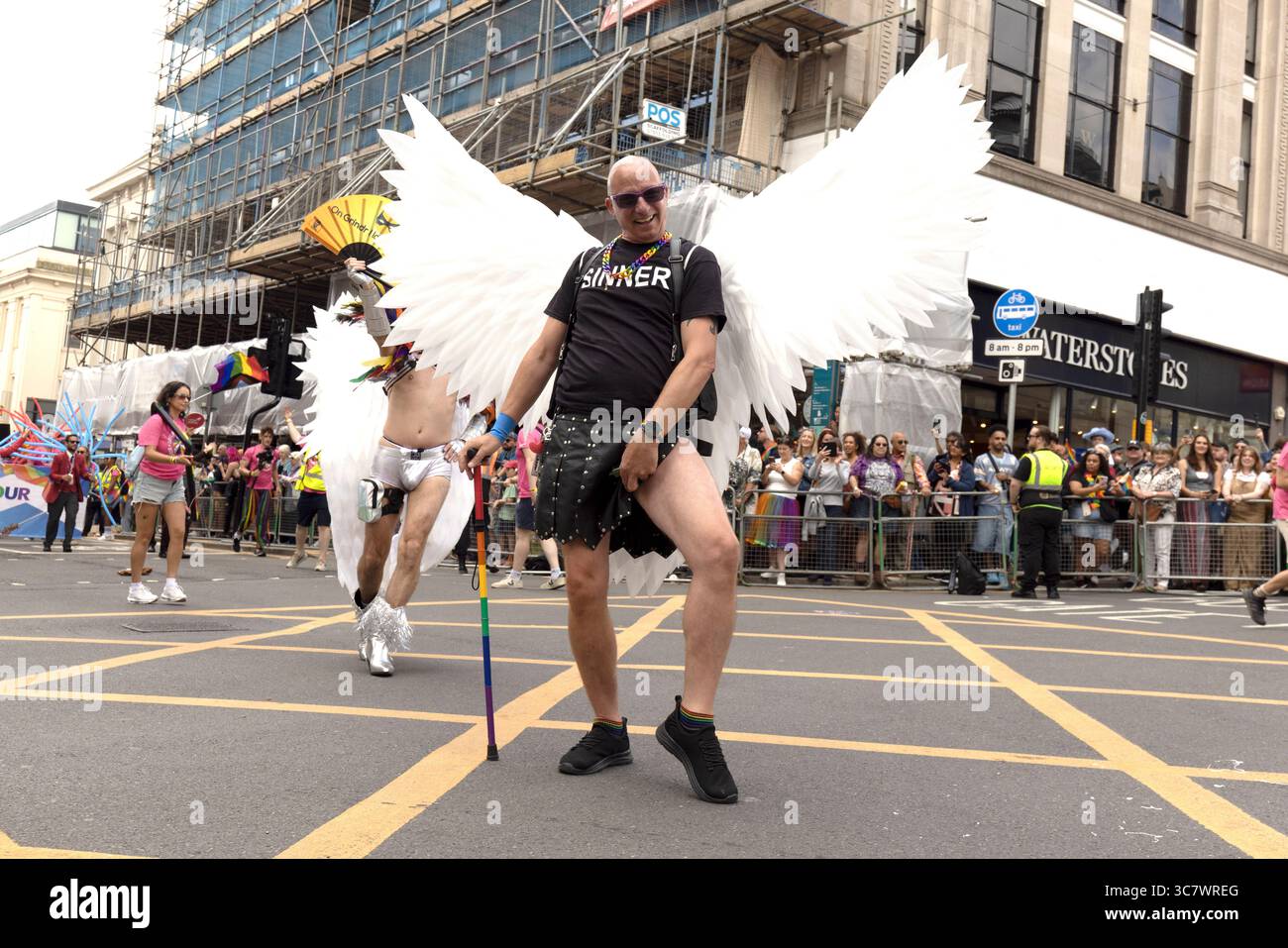Brighton, città di Brighton & Hove, East Sussex, Regno Unito. Brighton Pride 2025 Parade, dove migliaia di sostenitori hanno applaudito lungo il percorso. 2 agosto 2025 David Smith/Alamy Foto Stock