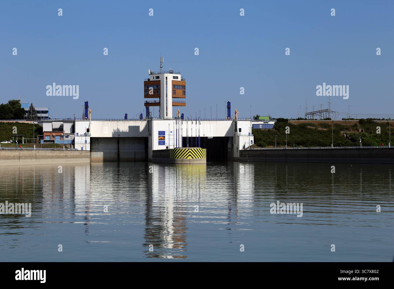 La diga di Gabčíkovo è una grande diga e centrale idroelettrica sul Danubio situata nel sud-ovest della Slovacchia vicino al confine ungherese Foto Stock