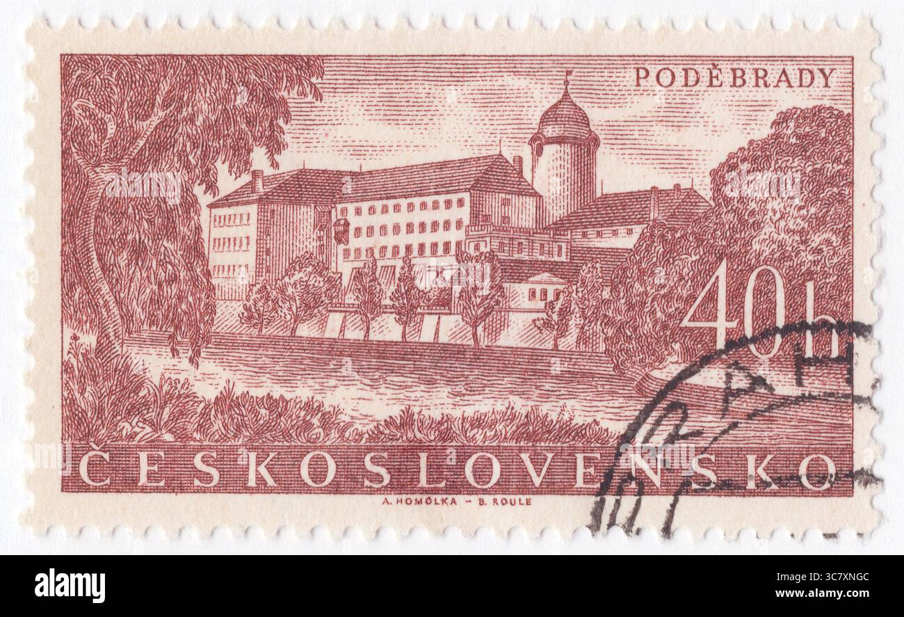 CECOSLOVACCHIA - 1958 giugno 25: 40 haléř francobollo marrone-rossastro raffigurante la vista di Podebrady (Poděbrady Podiebrad), città termale a Nymburk, regione centrale della Boemia. Rilasciato per pubblicizzare varie terme cecoslovacche. La maggior parte degli edifici della città proviene dalla sua epoca d'oro nella seconda metà del XIX secolo, quando molte celebrità e i principali governanti europei arrivarono a godersi le sorgenti curative di anidride carbonica. Il centro della città con il paesaggio culturale termale è ben conservato ed è protetto come riserva di monumenti urbani Foto Stock