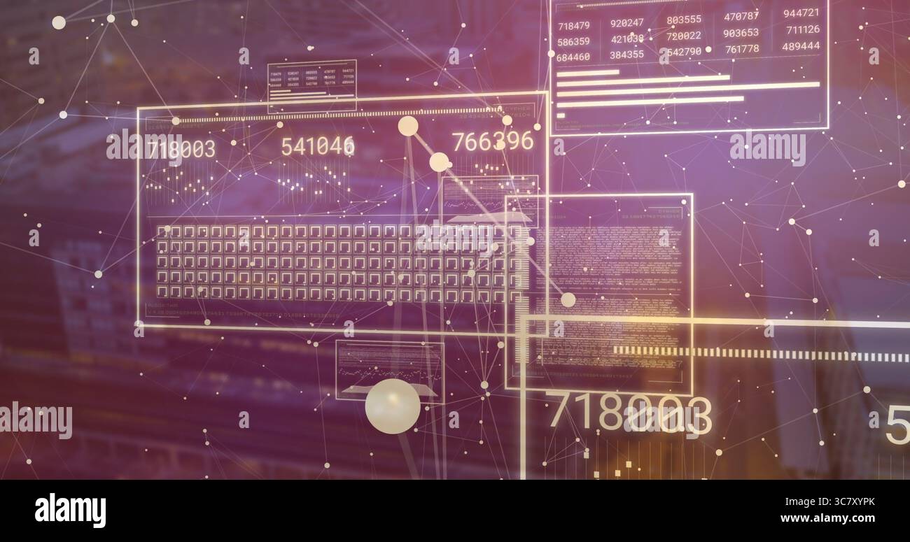 Proiezione di finestre dell'interfaccia utente che visualizzano tastiera, pannelli dati, nodi di rete e sfere nella sala di controllo Foto Stock