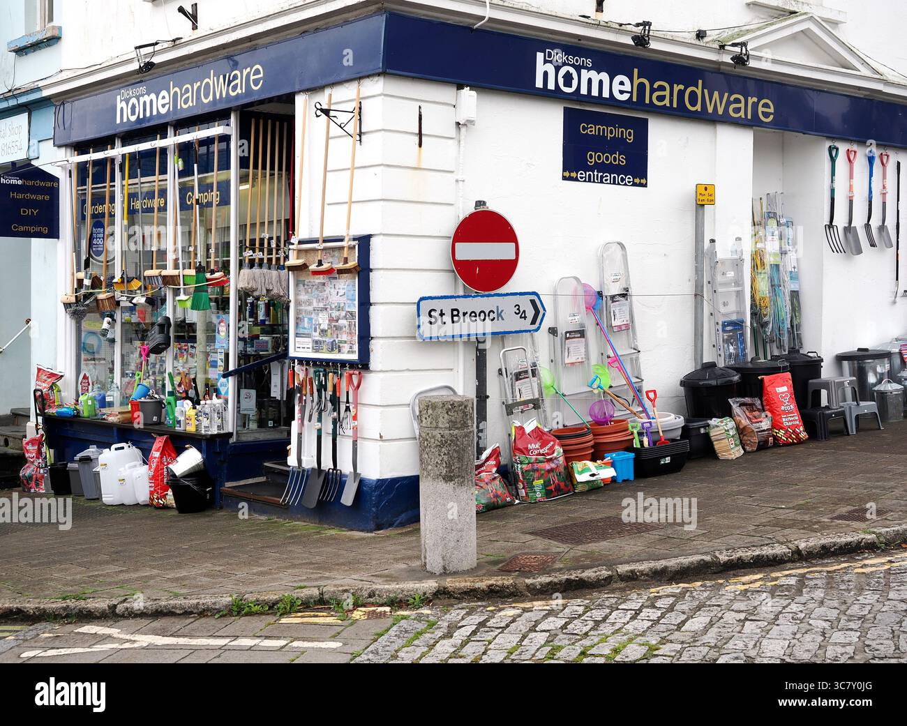Negozio di ferramenta a Wadebridge Town, Cornovaglia, Regno Unito Foto Stock