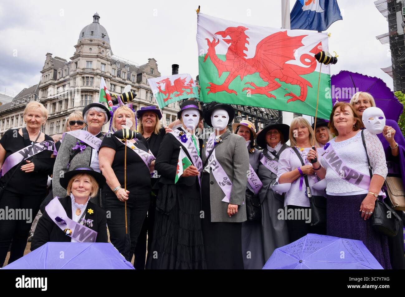 I manifestanti del WASPI manifestano contro la disuguaglianza pensionistica. Parliament Square, Londra. REGNO UNITO Foto Stock