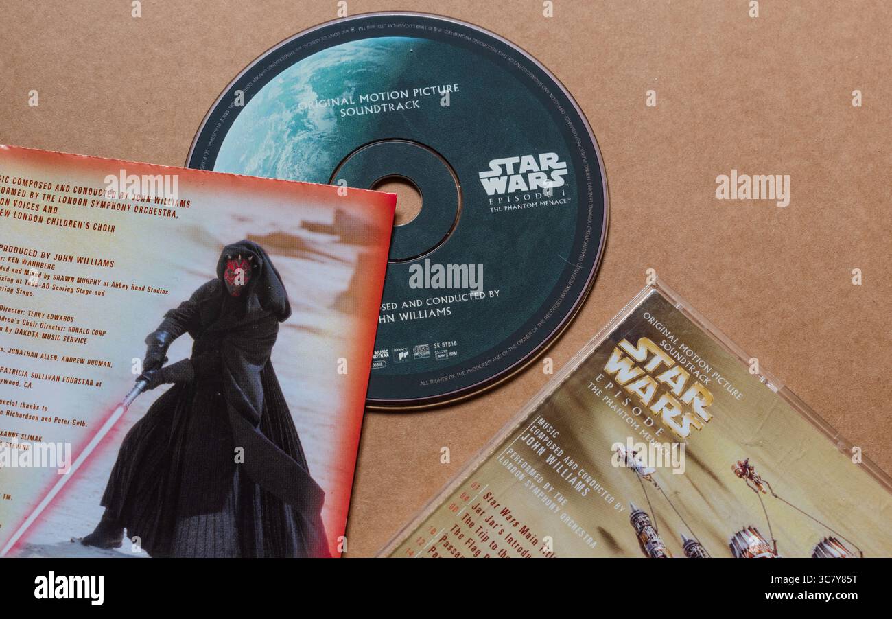 "Star Wars: Episode 1 - The Phantom Menace", colonna sonora del film con libretto con Darth Maul isolato su sfondo vuoto Foto Stock