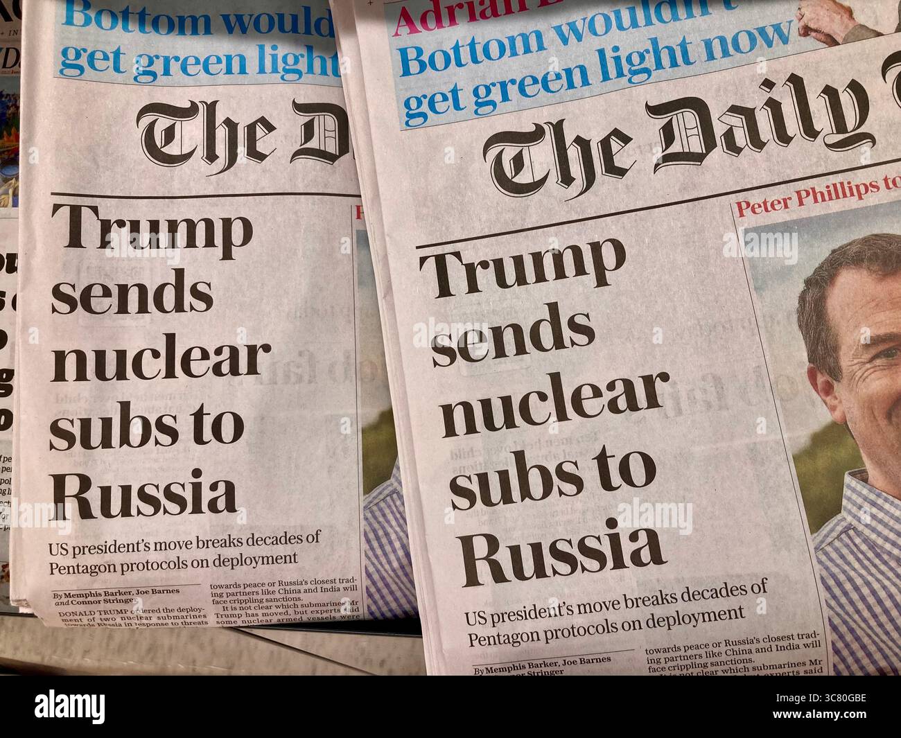 Il giornale britannico riferisce che Trump dispiega sottomarini nucleari in Russia Foto Stock