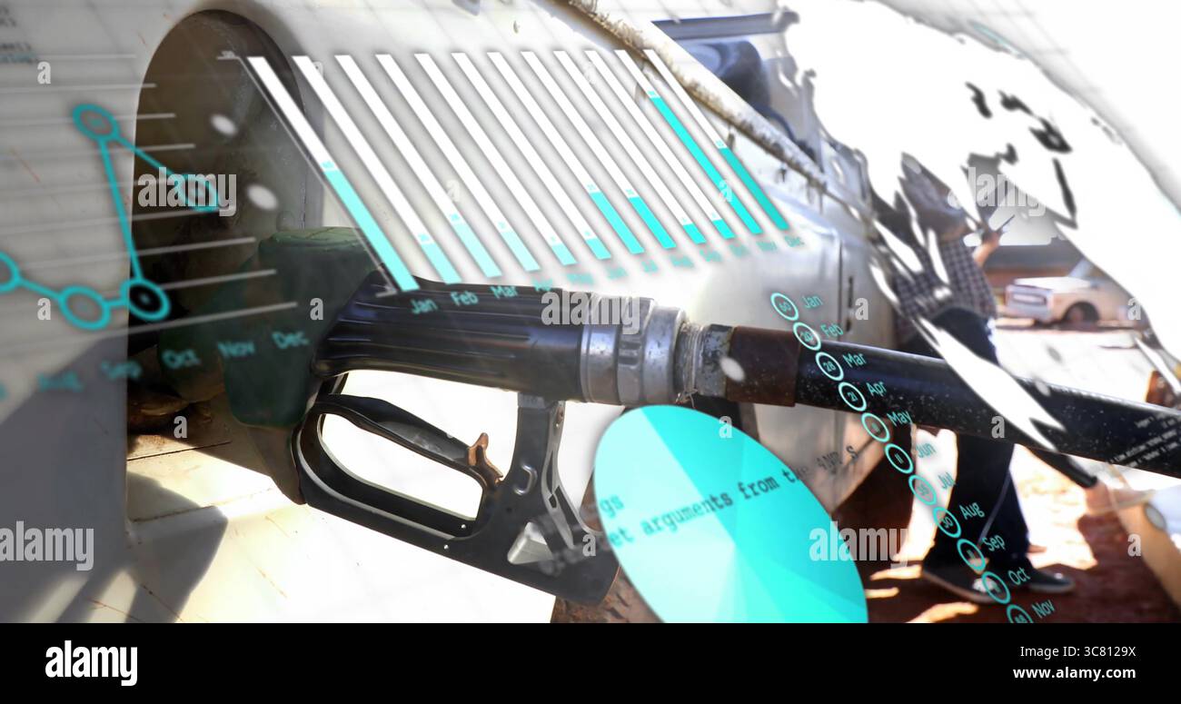 Uomo in camicia a scacchi e jeans che riforniscono il pick-up con ugello presso la stazione di servizio, sovrapposizioni di dati Foto Stock