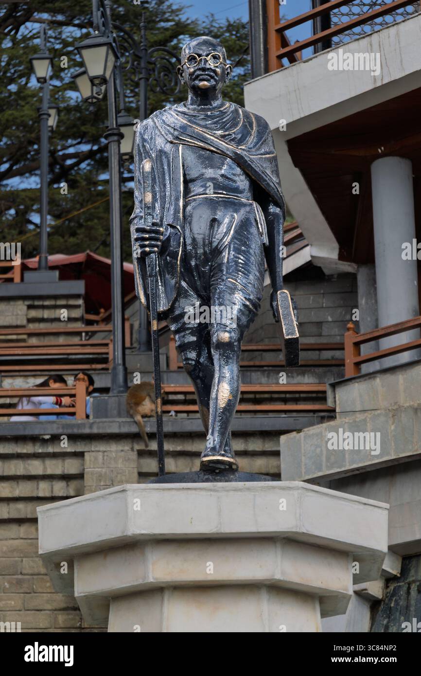 Statua di Gandhi, "il padre dell'India" a Shmila Foto Stock