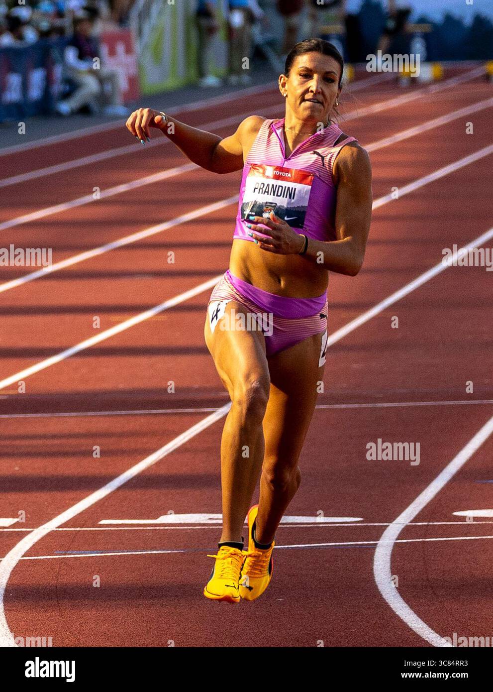 1 agosto 2025 Eugene, O atleta statunitense Jenna Prandini, atleta di 100 metri, corre i 100 metri in calore uno durante l'USATF Outdoor Track and Field Championship Day 2 a Hayward Field Eugene O Thurman James/CSM Foto Stock