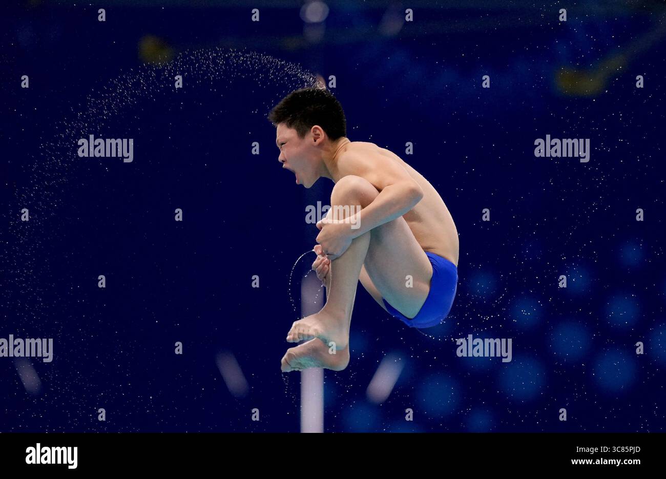Singapore. 3 agosto 2025. Zhao Renjie della Cina gareggia durante la finale maschile di 10 m di piattaforma di immersione ai Campionati mondiali di nuoto a Singapore, 3 agosto 2025. Crediti: Wu Zhizun/Xinhua/Alamy Live News Foto Stock
