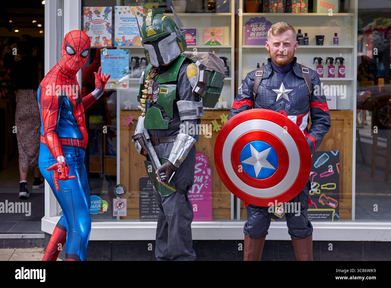 Supereroi. Gente che si veste, Inghilterra, Regno Unito Foto Stock