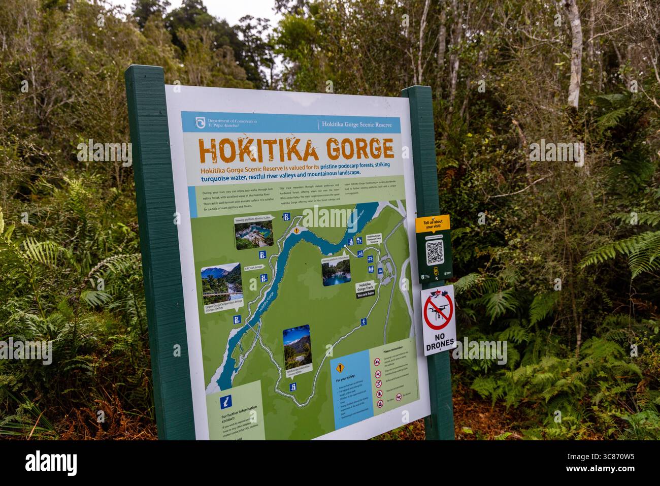 Hokitika Gorge, Westland District, South Island, nuova Zelanda, cartello informativo per i visitatori e mappa del percorso della gola e del fiume Foto Stock
