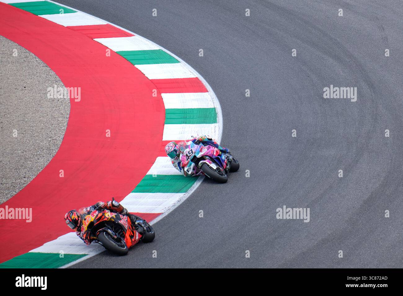 Mugello, Italia - 22 giugno 2025: Vinales e di Giannantonio, sulle moto KTM e Ducati, alla MotoGP italiana Foto Stock