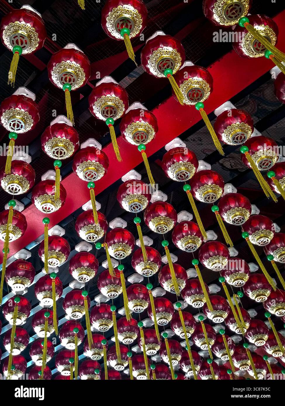 lampade cinesi sul tetto, miri, malesia Foto Stock