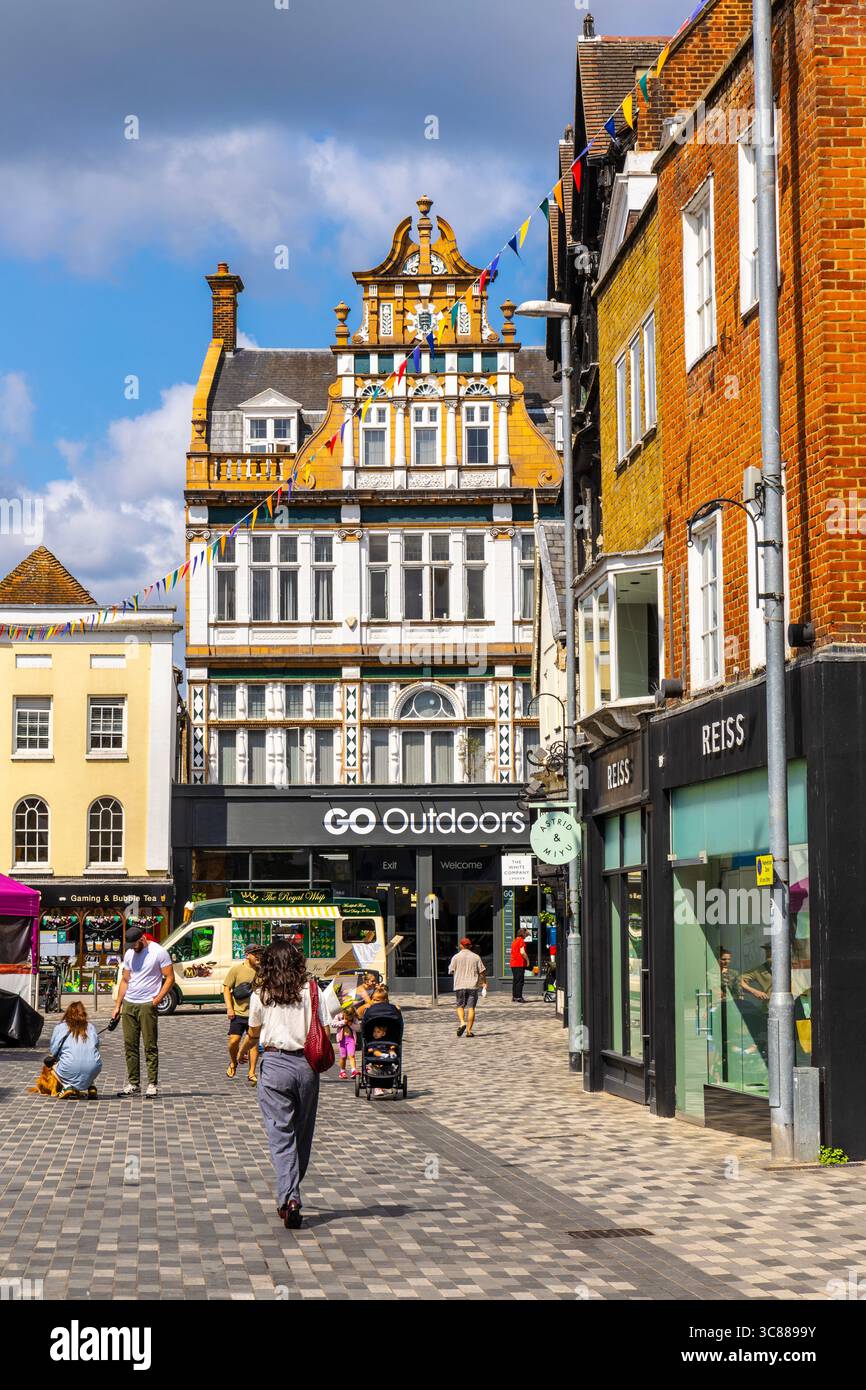 Negozi intorno a Kingston Market Square, Kingston upon Thames, Londra, Inghilterra Foto Stock