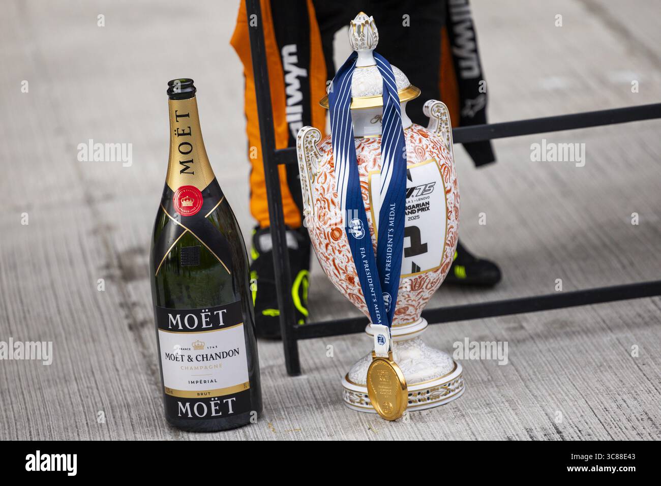 Trofeo durante il Gran Premio di Ungheria di Formula 1 2025, 14° round del Campionato del mondo di Formula 1 2025 FIA dal 1° al 3 agosto 2025 sull'Hungaroring, a Mogyorod, Ungheria Foto Stock
