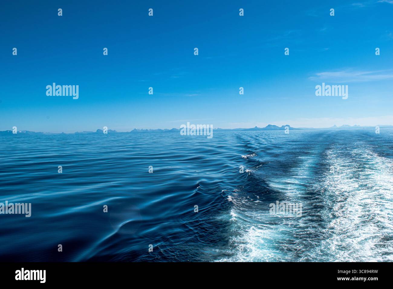 Navigazione da Bodø alle isole Lofoten: Un arrivo davvero spettacolare via mare al porto di Moskenes Foto Stock
