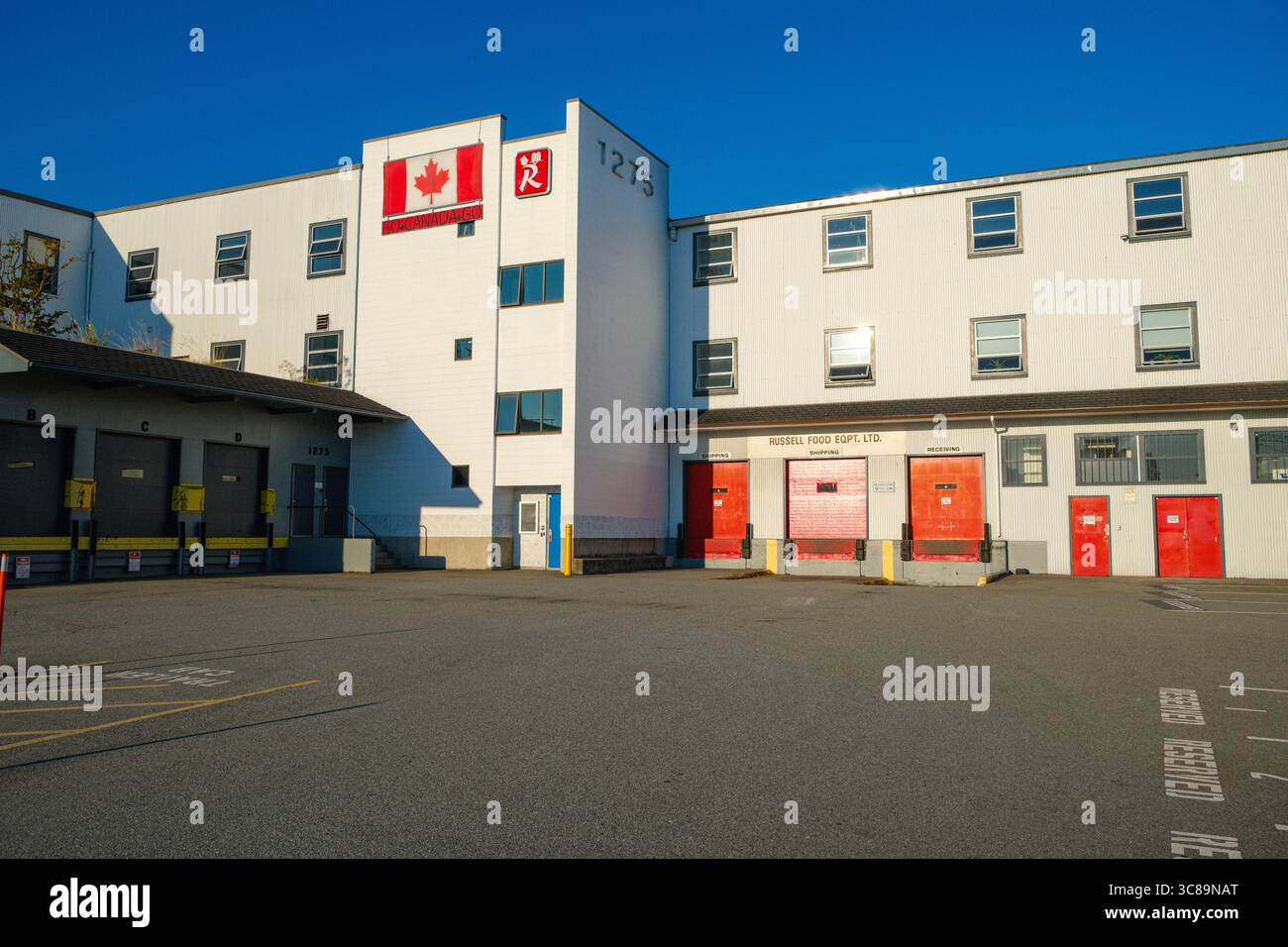 Russell Foods Building lungo Venables & Clark Drive a East Vancouver, British Columbia. Foto Stock