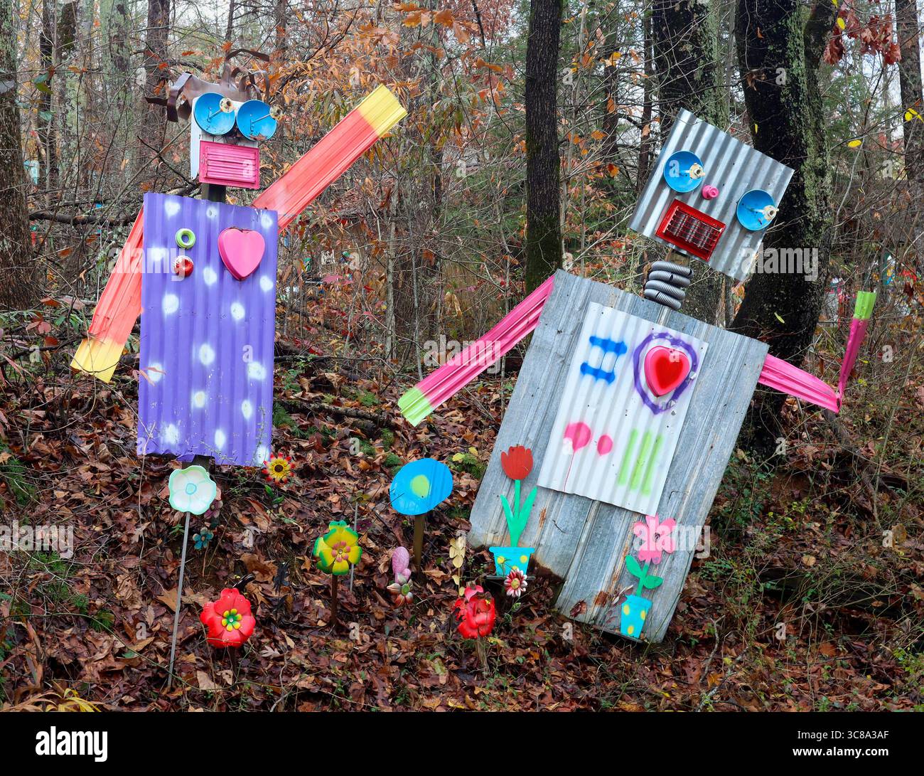 Il meraviglioso paesaggio dell'arte popolare a Clarkesville, GA, SamG Land è pieno di colori, umorismo e creatività dalla visione giocosa dell'artista Sam Granger. Foto Stock