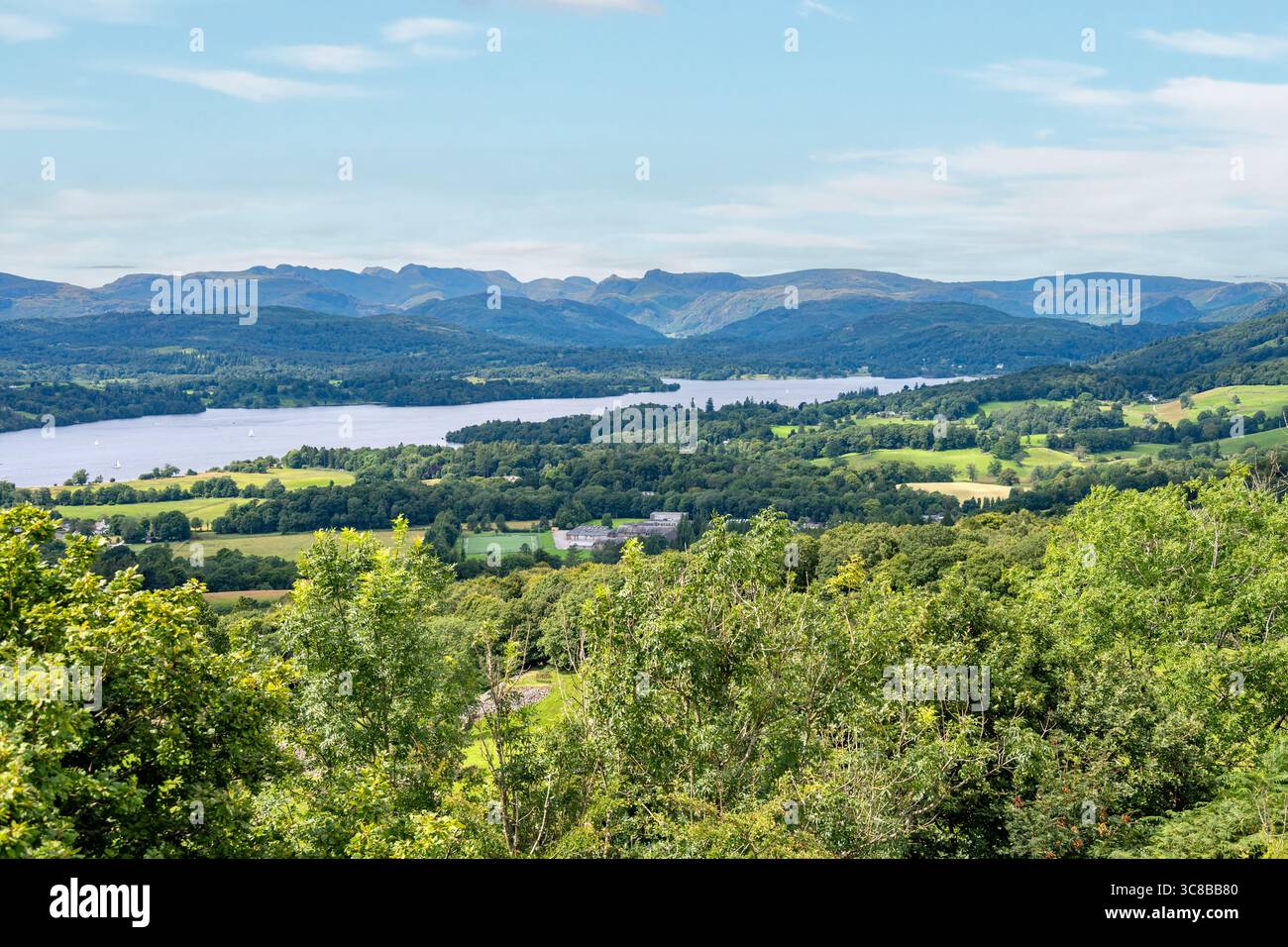 Lago Windermere da Orrest Head Viewpoint, Cumbria, Inghilterra Foto Stock