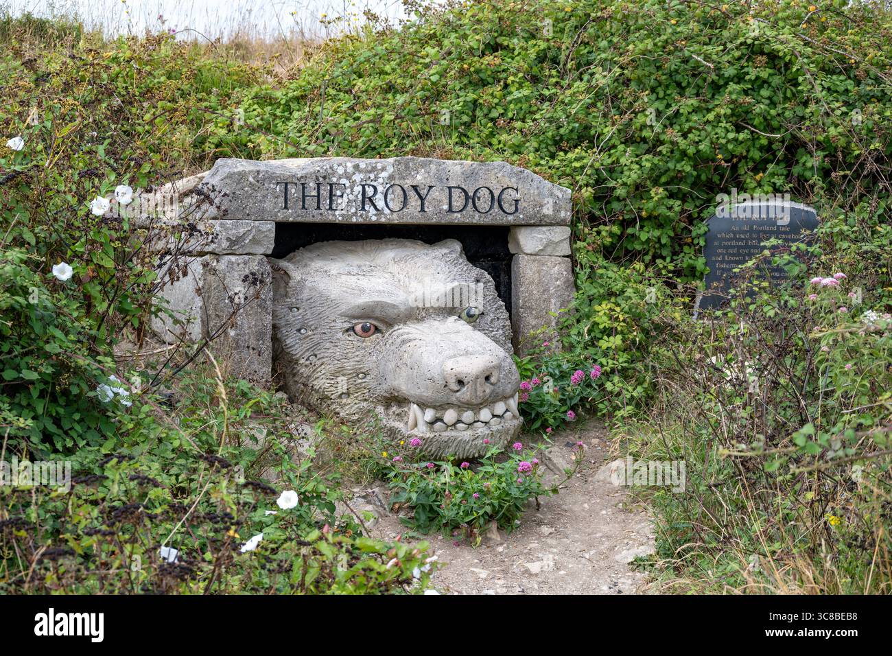 The Roy Dog Sculpture, Tout Quarry, Portland, Dorset, Inghilterra Foto Stock