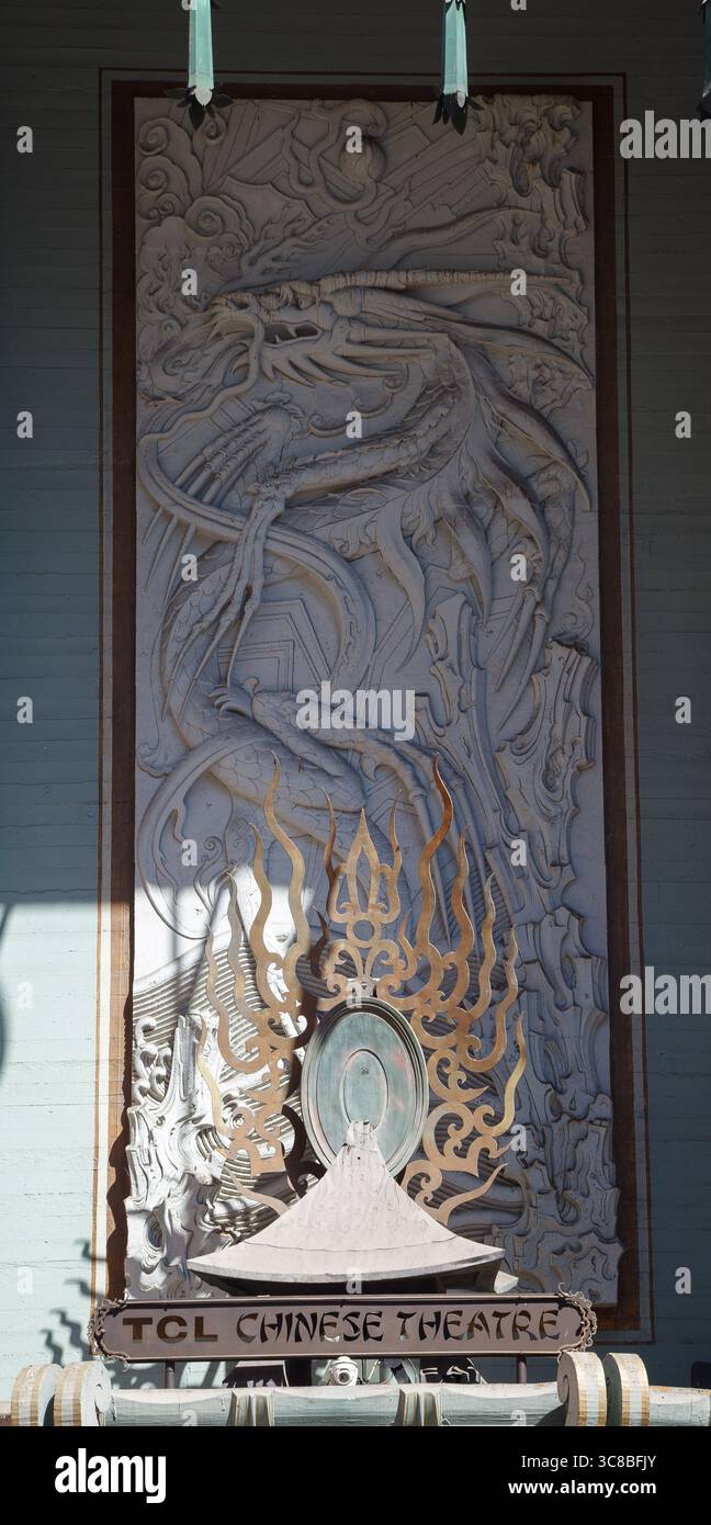 Il TCL Chinese Theatre e l'Hard Rock Cafe presso Hollywood Boulevard, Hollywood. Los Angeles, CALIFORNIA, Stati Uniti Foto Stock