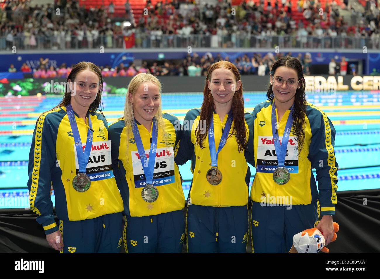 Singapore, Singapore. 3 agosto 2025. Il Team USA ha conquistato l'oro nella staffetta medley femminile 4x100 m, l'Australia ha ottenuto l'argento e la Cina ha ottenuto il bronzo al World Aquatics Championship Singapore 2025. Crediti: Ranjith Kumar/Alamy Live News Foto Stock