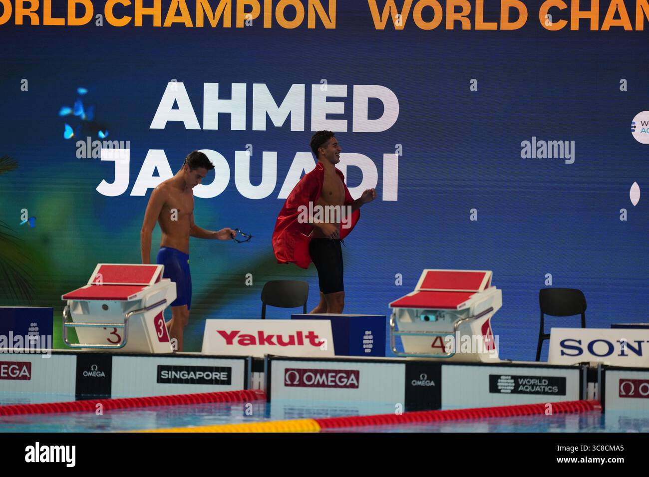 Singapore, Singapore. 3 agosto 2025. Ahmed JAOUADI (TUN) ha vinto l'oro nei 1.500 m freestyle maschile, Sven SCHWARZ (GER) ha ottenuto l'argento e Bobby FINKE (USA) ha ottenuto il bronzo al World Aquatics Championship Singapore 2025. Crediti: Ranjith Kumar/Alamy Live News Foto Stock
