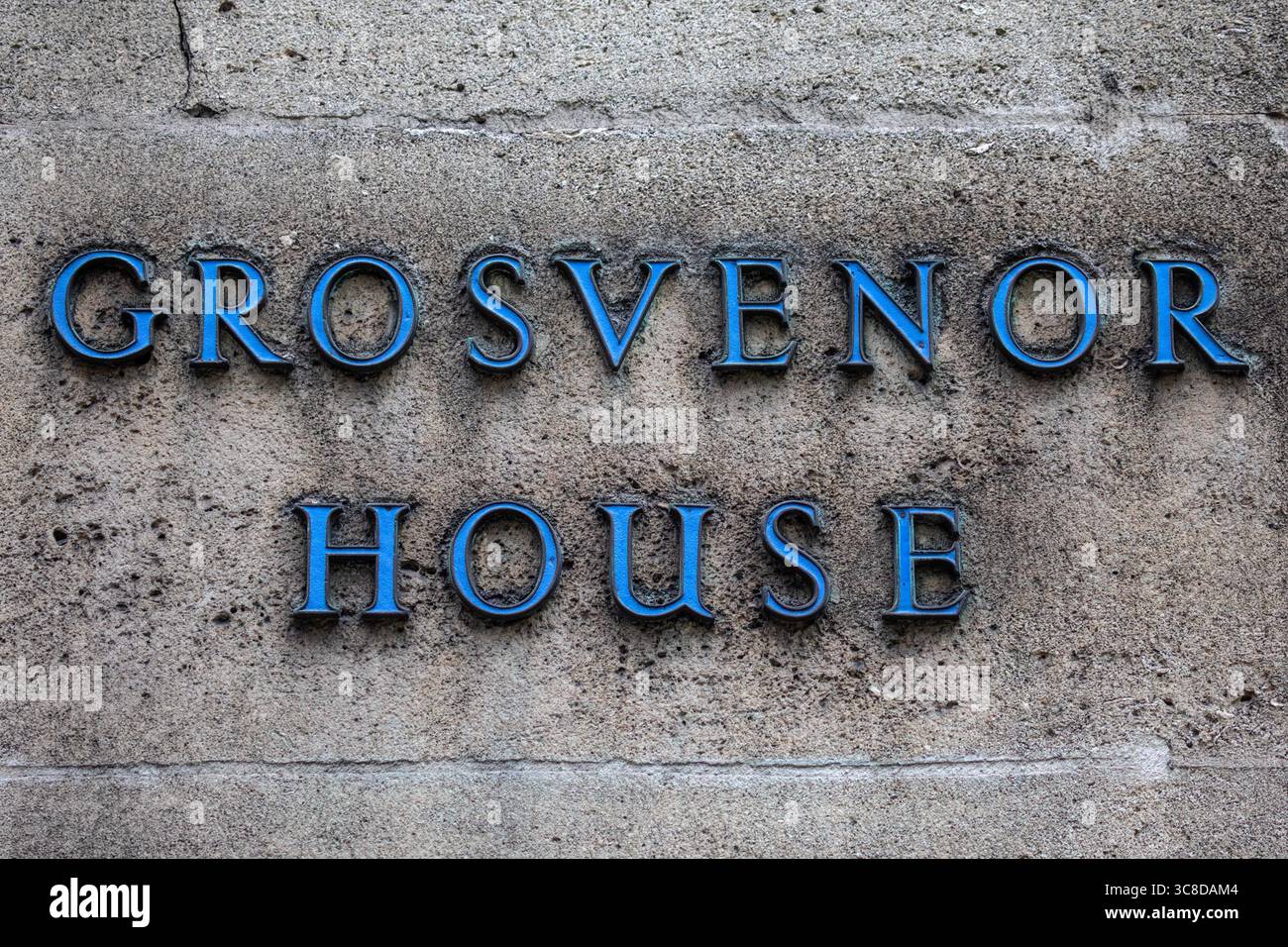 Londra, Regno Unito - 9 settembre 2024: Primo piano di un cartello sull'esterno del lussuoso Grosvenor House Hotel, situato in Park Lane a Londra, Regno Unito. Foto Stock