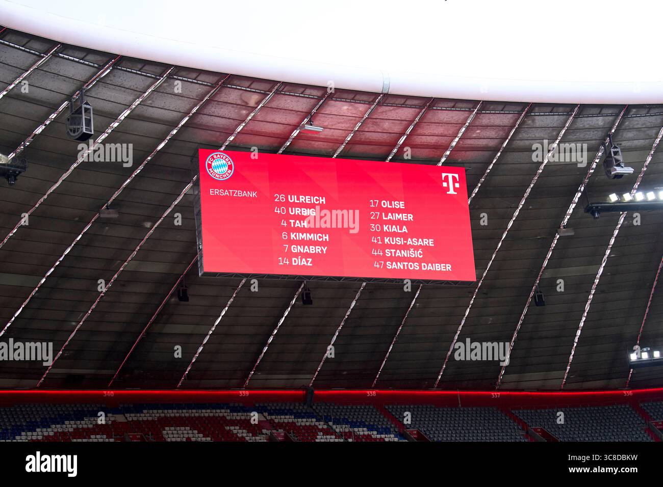 Monaco, Germania. 2 agosto 2025. Tabellone, schermo, tabellone, digitale, LED, mostra, monitor, anzeigetafel, Anzeige, all'amichevole FC BAYERN Muenchen - OLYMPIQUE LYON 2-1 il 2 agosto 2025 a Monaco, Germania stagione 2025/2026, FCB, fotografo: ddp Images/STAR-Images Credit: ddp media GmbH/Alamy Live News Foto Stock