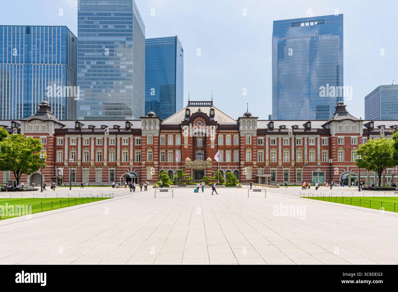 Facciata ornata in mattoni rossi della stazione di Tokyo e di Piazza Marunouchi, Marunouchi, Chiyoda City, Tokyo, Giappone Foto Stock