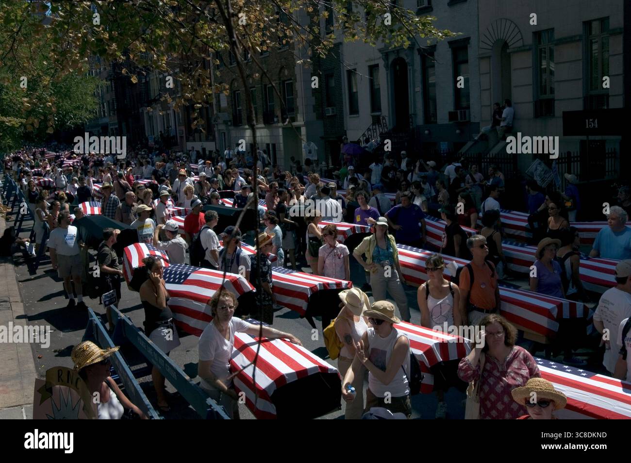Uniti per la pace e la giustizia marzo contro la Convention Nazionale Repubblicana in Foto Stock