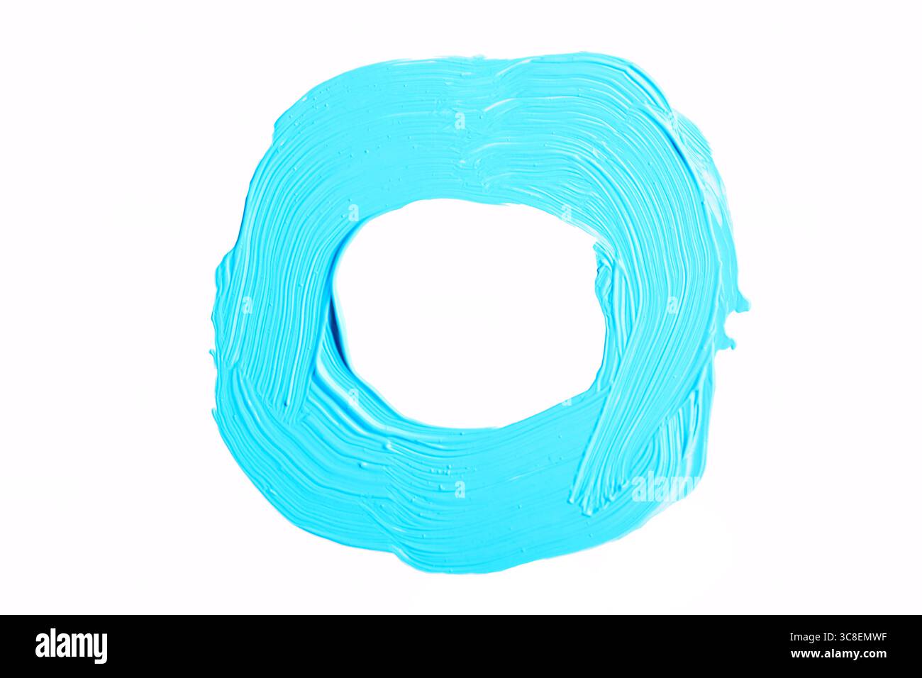 Pennello circolare blu turchese isolato su sfondo bianco. Corsa astratta turchese. Pennello ad acquerello colorato Foto Stock
