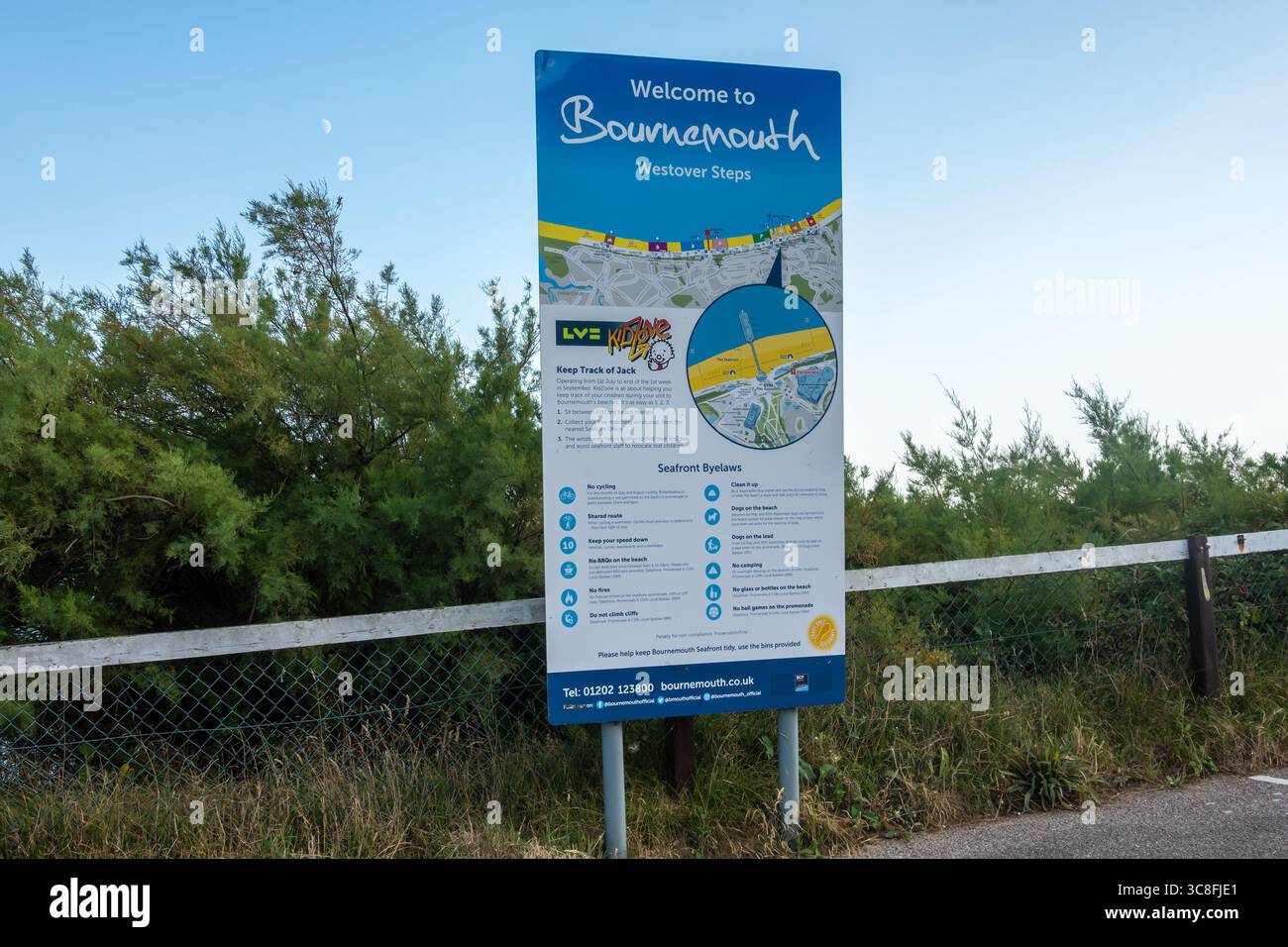 Ufficio informazioni turistiche sulla West Cliff sulla spiaggia di Bournemouth Foto Stock