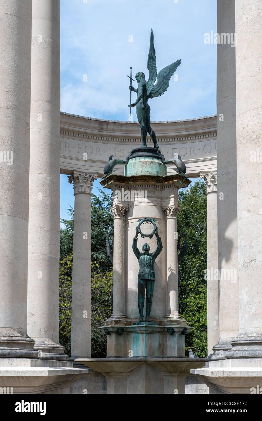 Il Welsh National War Memorial, una struttura circolare di pietra di Portland ad Alexandra Gardens, Cardiff, Galles, Regno Unito Foto Stock