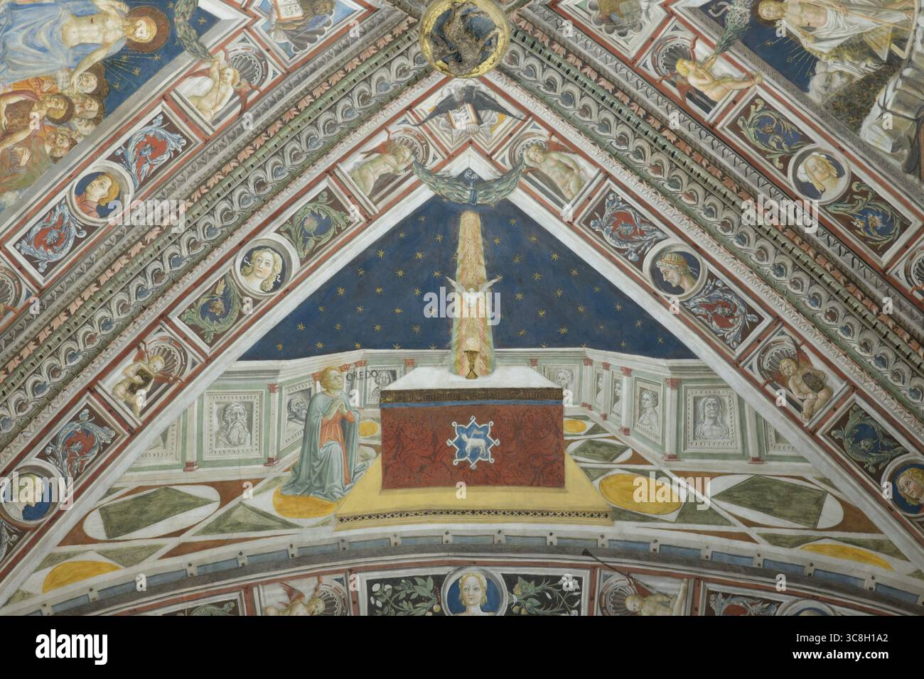 Affreschi a volta nel Battistero di San Giovanni (Battistero di San Giovanni), Siena, Italia Foto Stock