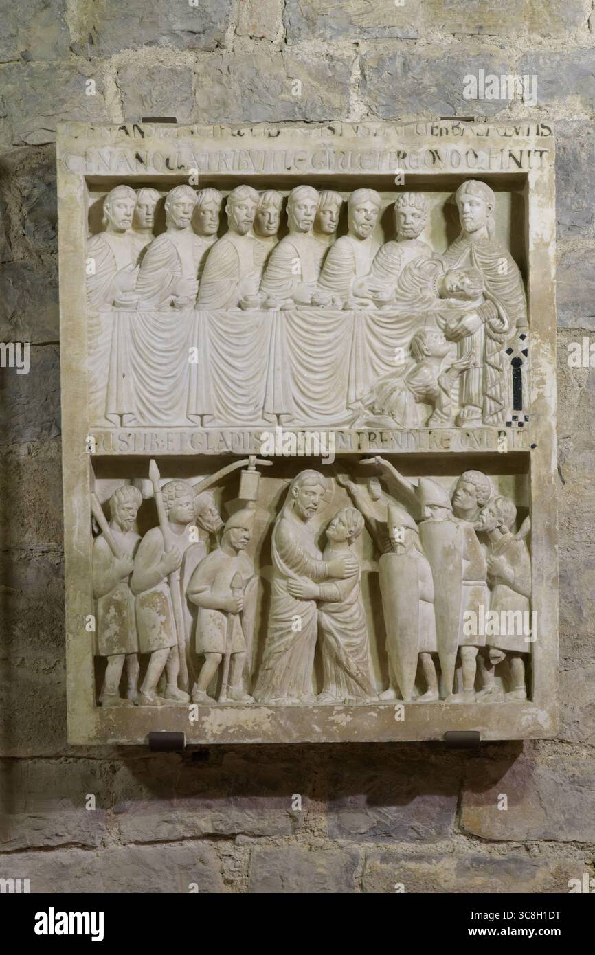 Rilievo in marmo dell'ultima cena e bacio di Giuda, opera romanica del XII secolo dalla cripta della Cattedrale di San Zeno (Cattedrale di San Zeno), Pistoi Foto Stock