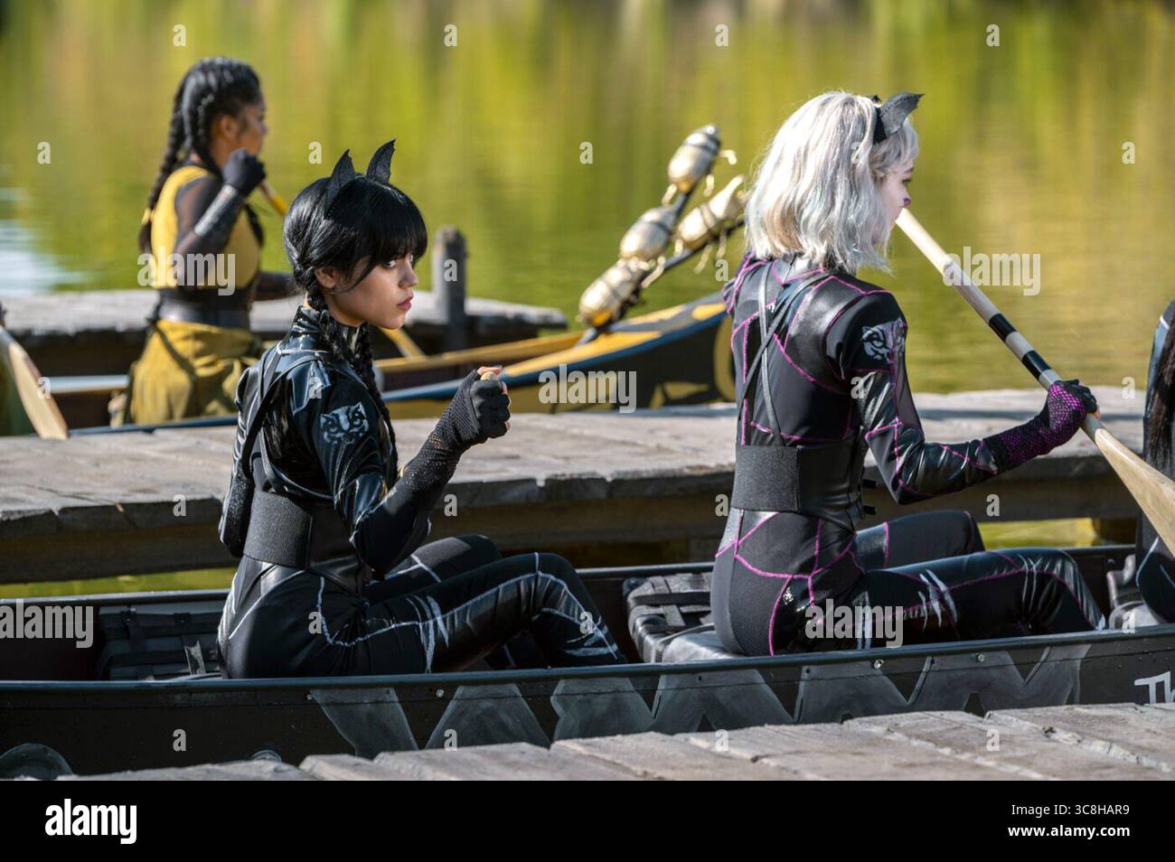 Wednesday è una serie televisiva statunitense basata sul personaggio Wednesday Addams di Charles Addams. Creato da Alfred Gough e Miles Millar, vede Jenna Ortega come protagonista, con Gwendoline Christie, Riki Lindhome, Jamie McShane, Hunter Doohan, Percy Hynes White, Emma Myers, Joy Sunday, Georgie Farmer, Naomi J. Ogawa, Christina Ricci e Moosa Mostafa appaiono in ruoli secondari. Foto Stock