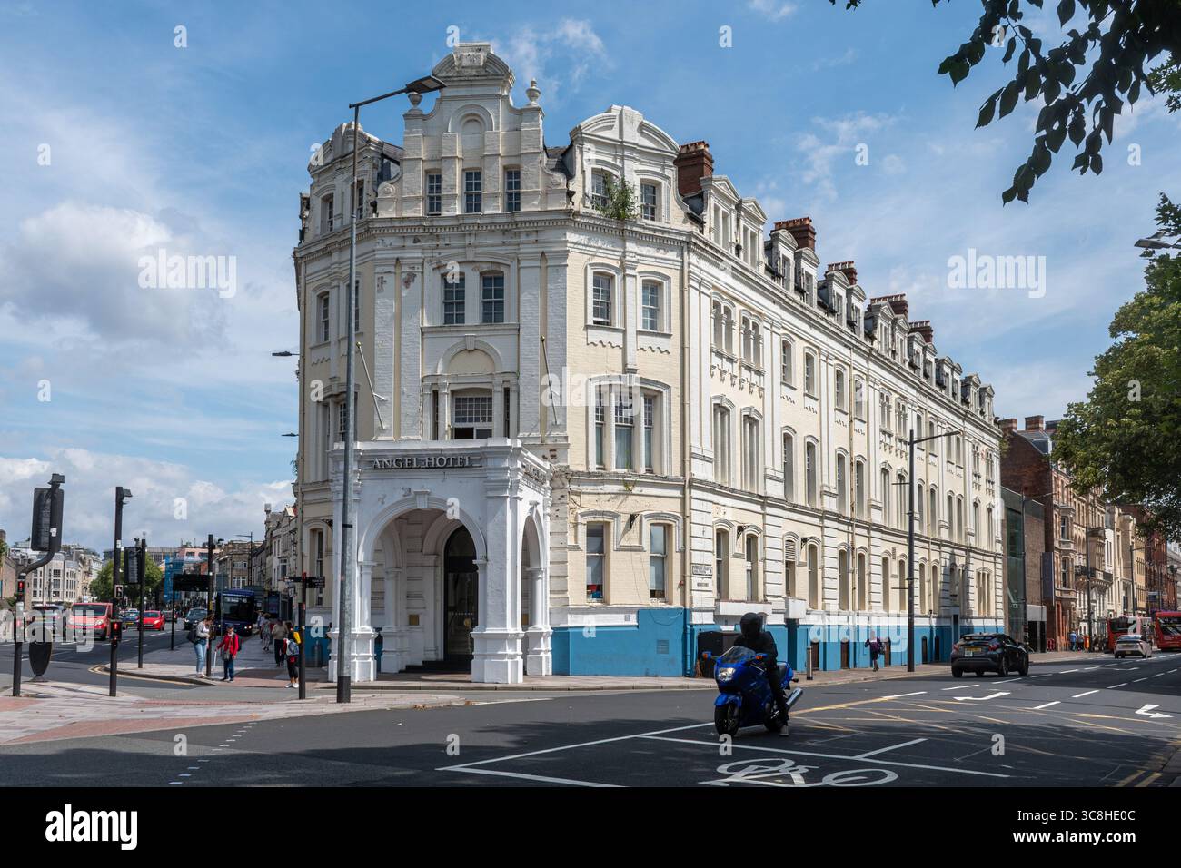 The Angel Hotel, un hotel nel centro di Cardiff, Galles del Sud, Regno Unito, in un classico edificio vittoriano Foto Stock