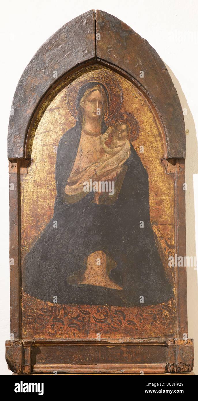 La Vergine col bambino, tempera su legno di un pittore fiorentino dei primi anni del XV secolo. In prestito da una collezione privata, San Gimignano, Italia. Foto Stock