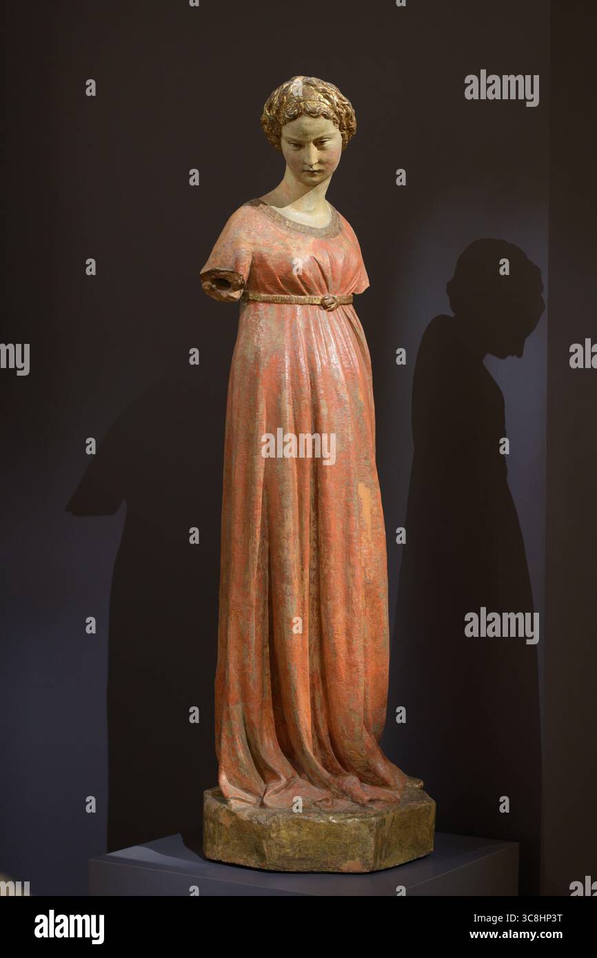 Statua in terracotta policroma "Vergine annunciata" di Jacopo della Quercia, 1400–1420, situata nel Museo della Castellina, Norcia, Italia. Foto Stock
