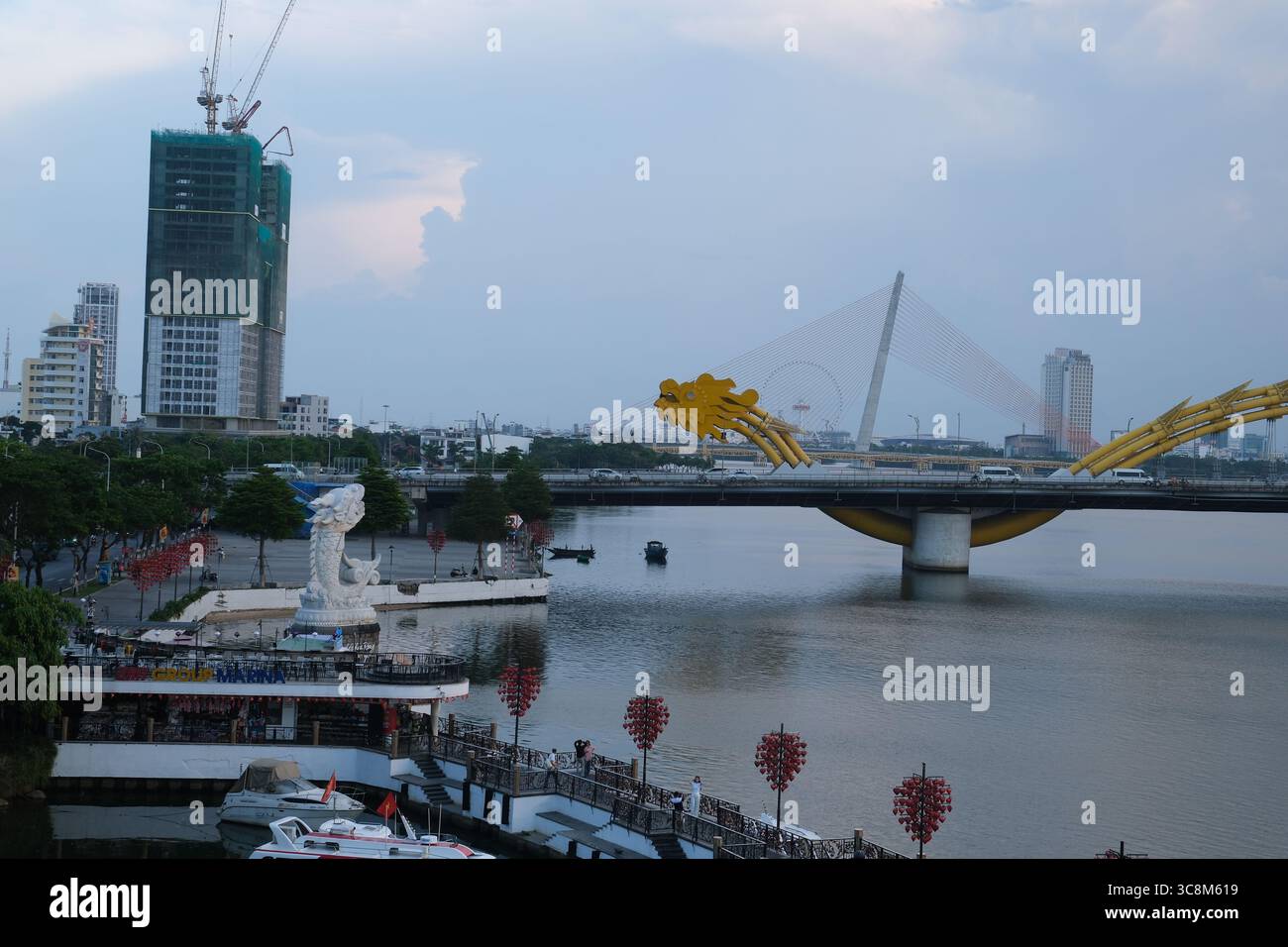 Dragon Bridge a Danang, Vietnam Dragon Bridge è uno dei ponti più belli del mondo. Foto di alta qualità Foto Stock