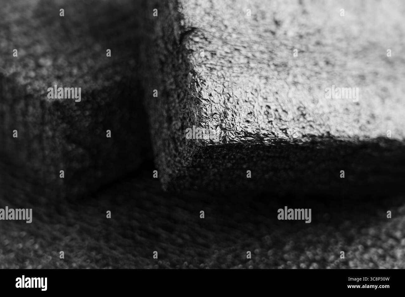 Blocchi di materiale isolante in schiuma nera Foto Stock