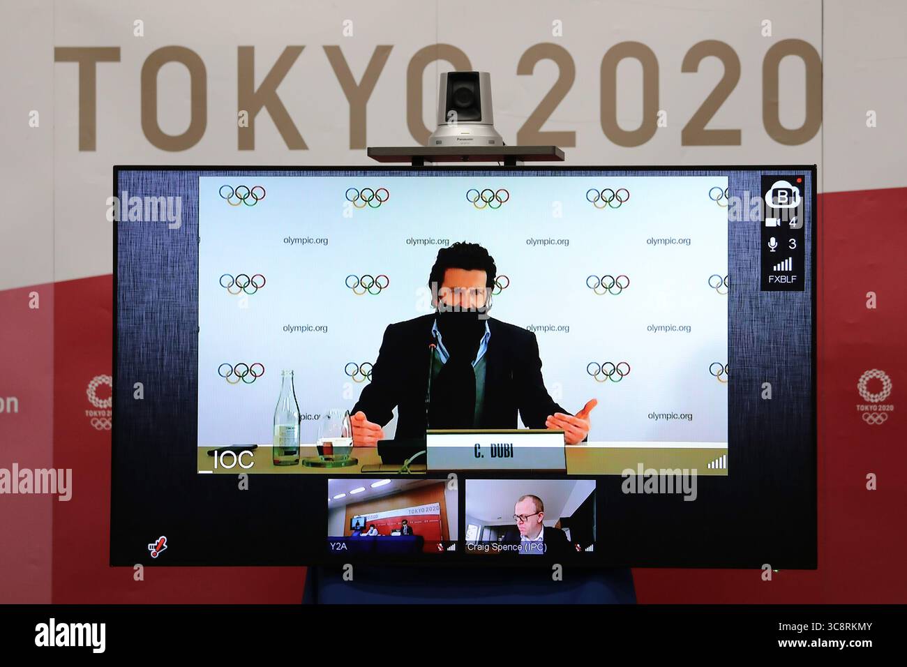 17 febbraio 2021: Christophe Dubi, Direttore Esecutivo dei Giochi Olimpici, parla a distanza durante la conferenza stampa congiunta del Comitato Olimpico Internazionale (CIO), del Comitato Paralimpico Internazionale (IPC) e del Comitato Organizzatore di Tokyo dei Giochi Olimpici e Paralimpici (Tokyo 2020) a Tokyo, Giappone, il 17 febbraio 2021. Tokyo 2020, CIO e IPC hanno ospitato questo mese una riunione di lavoro congiunta tramite teleconferenza incentrata sulle contromisure COVID-19 nel corso del 15-17. (Immagine di credito: © POOL via cavo ZUMA) Foto Stock