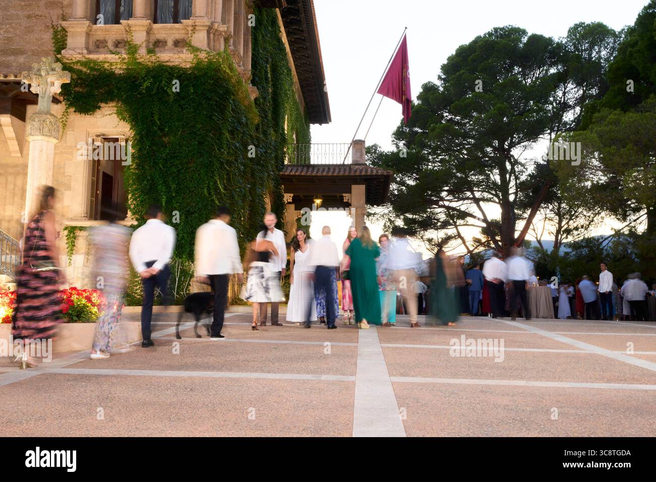 Palma. Spagna. 20250804, re Felipe vi di Spagna, regina Letizia di Spagna, principessa ereditaria Leonor, principessa Sofia, regina Sofia di Spagna partecipa Ad Un ricevimento per le autorità al Palazzo Marivent il 4 agosto 2025 a Palma, Spagna Foto Stock