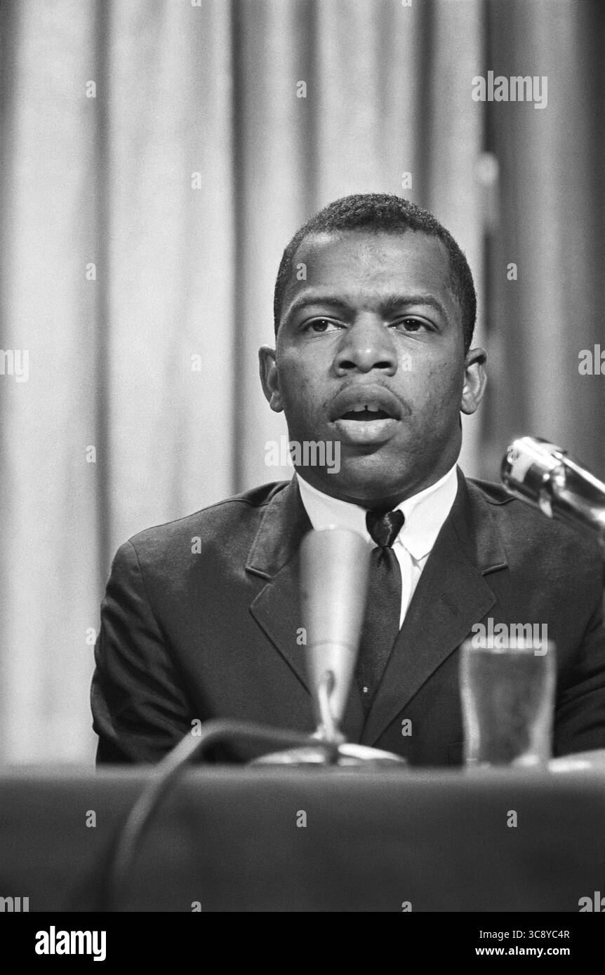John Lewis, Presidente del Comitato di coordinamento per gli studenti nonviolenti, intervenuto alla riunione dell'American Society of Newspaper Editors, Statler Hilton Hotel, Washington, D.C., USA, Marion S. Trikosko, 16 aprile 1964 (Credit Image: © circa Images/JT Vintage via ZUMA Press Wire) Foto Stock