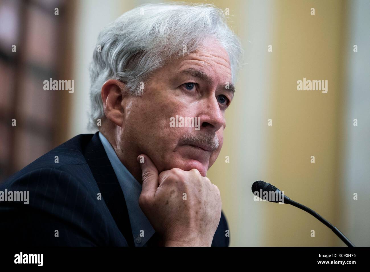 24 febbraio 2021, Washington, District of Columbia, USA: WILLIAM BURNS, candidato al direttore della Central Intelligence Agency, testimonia durante la sua audizione di conferma della Commissione Select Intelligence del Senato al Russell Senate Office Building. (Immagine di credito: © Tom Williams/POOL/CNP tramite ZUMA Wire) Foto Stock