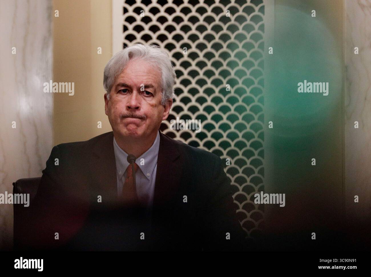 24 febbraio 2021, Washington, District of Columbia, USA: William Burns viene visto mentre testimonia davanti a un'audizione del Senate Intelligence Committee sulla sua nomina a direttore della Central Intelligence Agency (CIA) a Capitol Hill a Washington, USA, 24 febbraio 2021 (Credit Image: © Tom Brenner - Pool via CNP/CNP via ZUMA Wire) Foto Stock