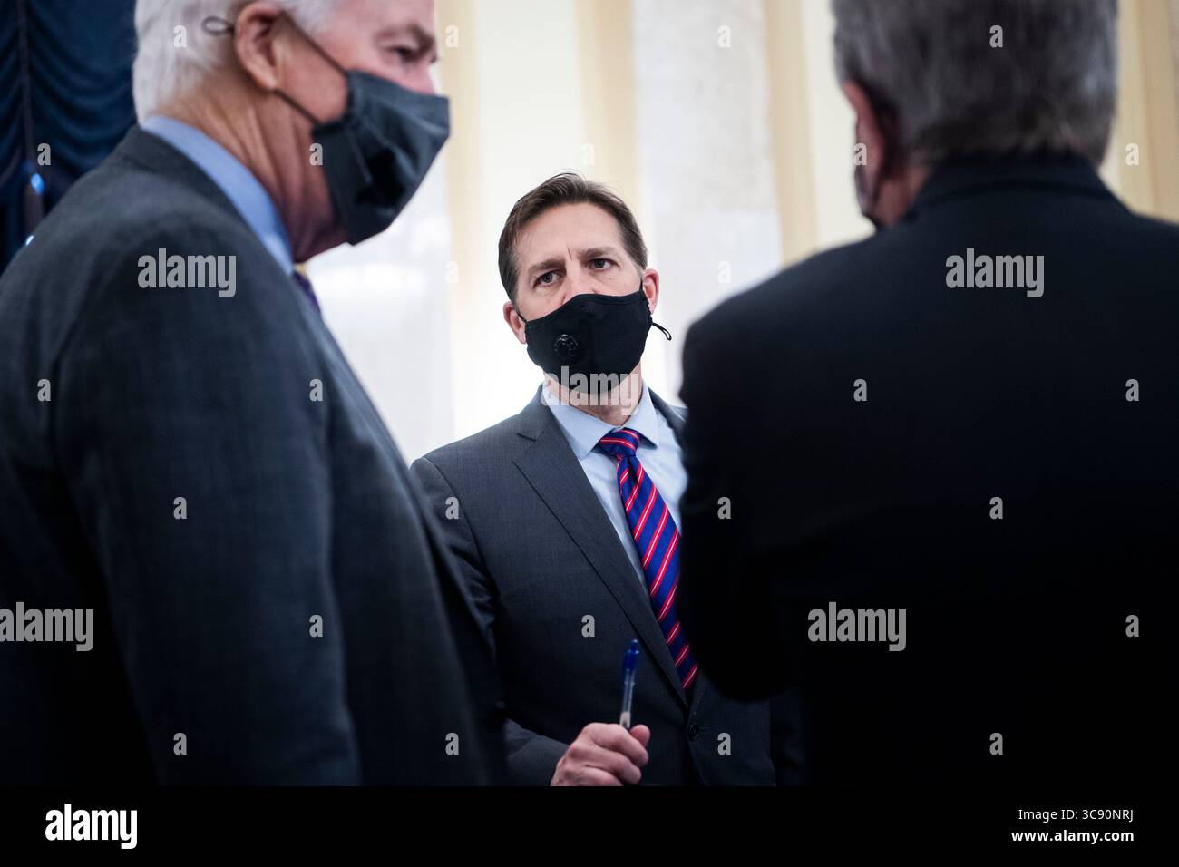 24 febbraio 2021, Washington, District of Columbia, USA: Il senatore degli Stati Uniti Ben Sasse (Repubblicano del Nebraska), il centro, il senatore statunitense John Cornyn (Repubblicano del Texas), a sinistra, e il senatore statunitense Roy Blunt (Repubblicano del Missouri), partecipano all'audizione di conferma del Comitato di Intelligence Select del Senato del Senato per William Burns, candidato al direttore della Central Intelligence Agency, nel Russell Senate Office Building a Capitol Hill a Washington, D.C., mercoledì 24 febbraio 2021 (CNP) via Tom Williams Credit Pool Foto Stock