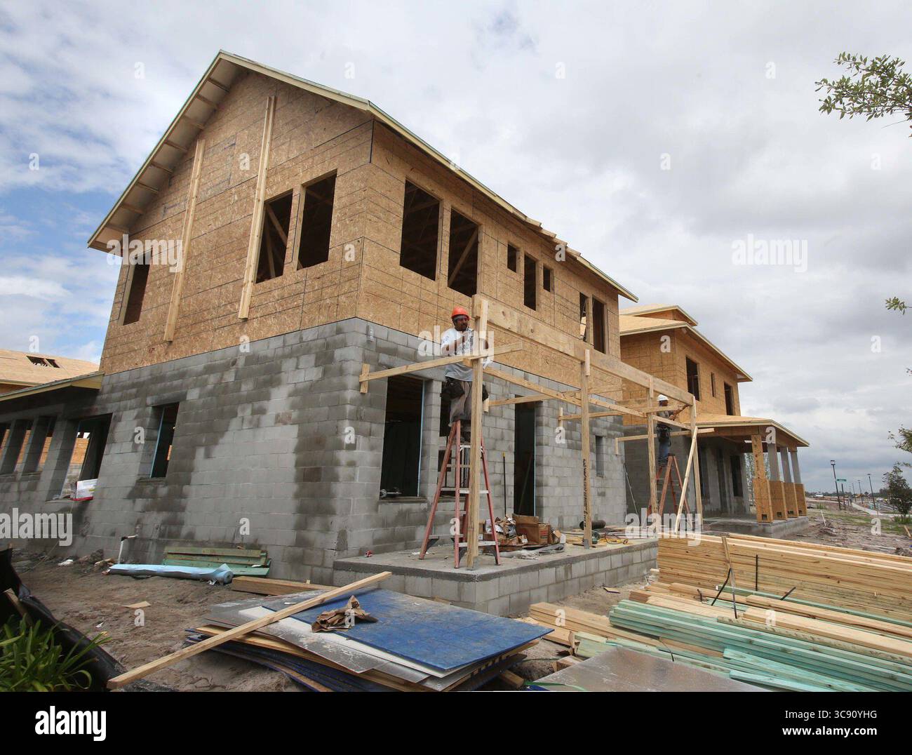 25 febbraio 2021, Stati Uniti: Costruzione di nuove abitazioni a Lake Nona, Orlando, Flag. (Credit Image: © TNS via ZUMA Wire) Foto Stock